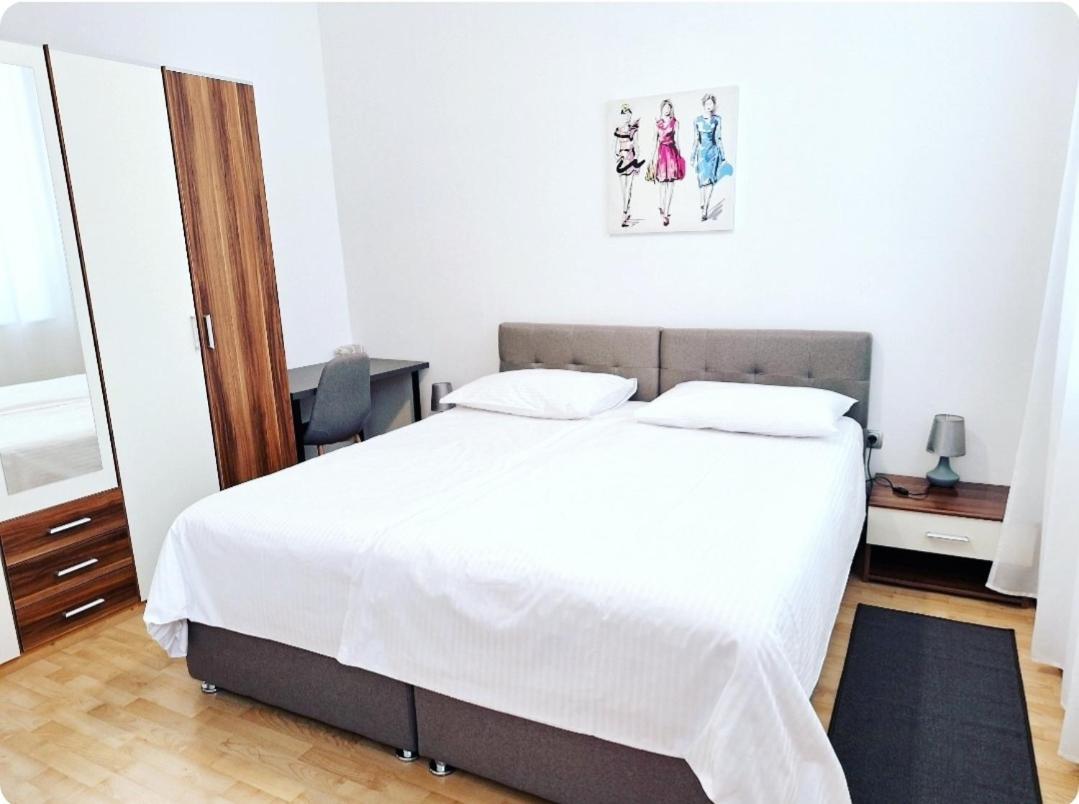 Apartment Ory 2 Between The Beach And City Center Pula Exterior photo